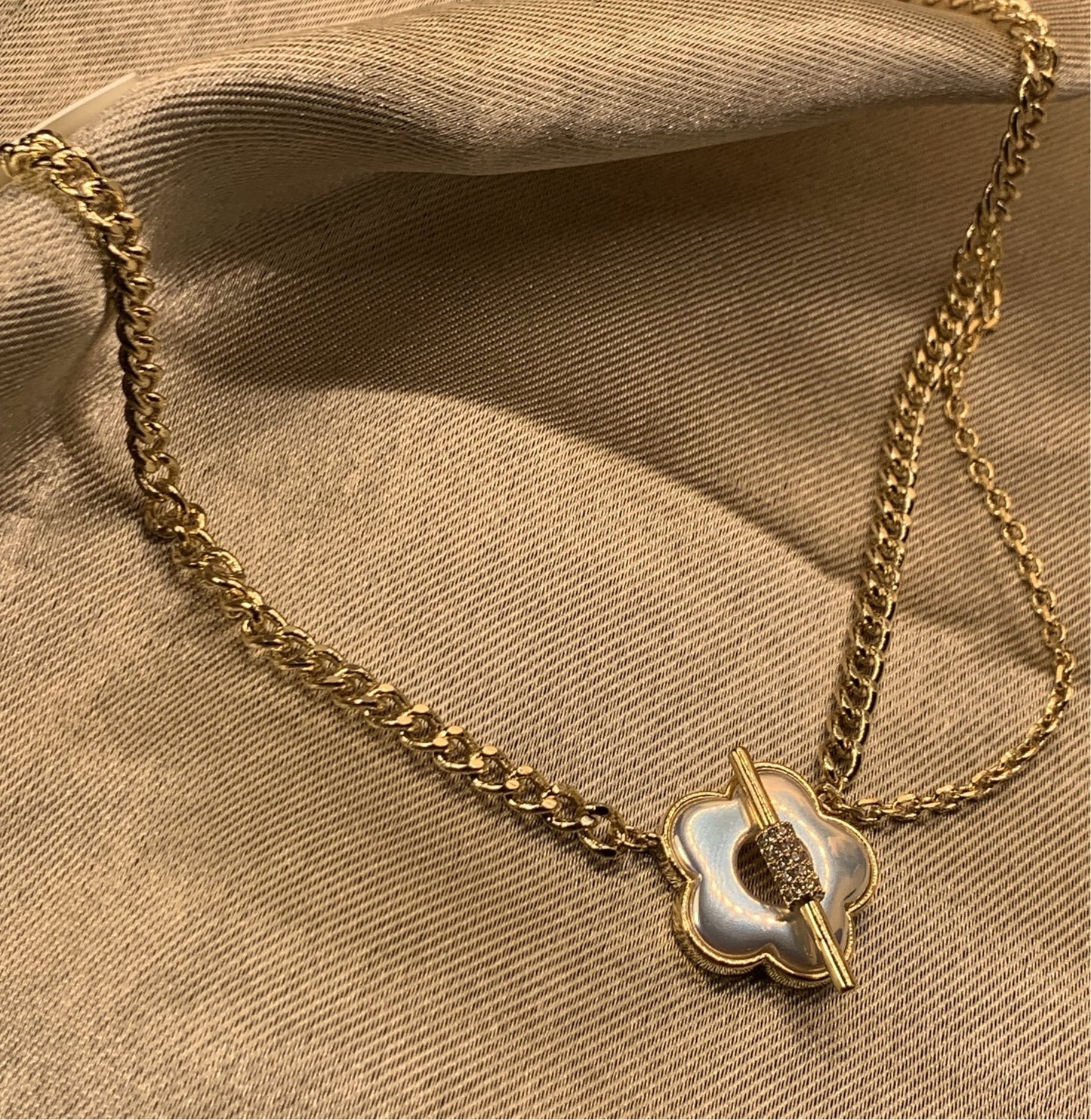 Collar Flower